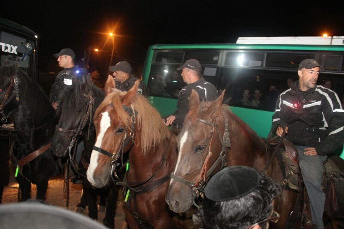 "ממתינים יותר משעתיים לאוטובוס ביציאה ממירון"