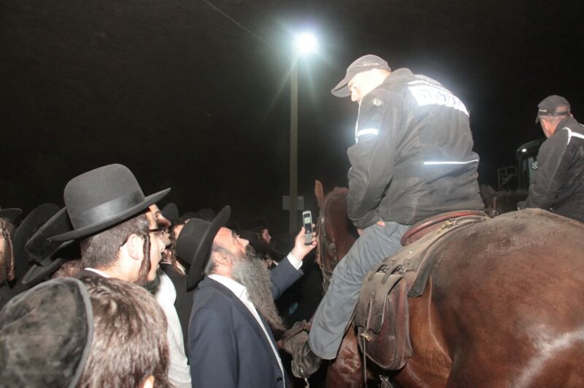 "ממתינים יותר משעתיים לאוטובוס ביציאה ממירון"