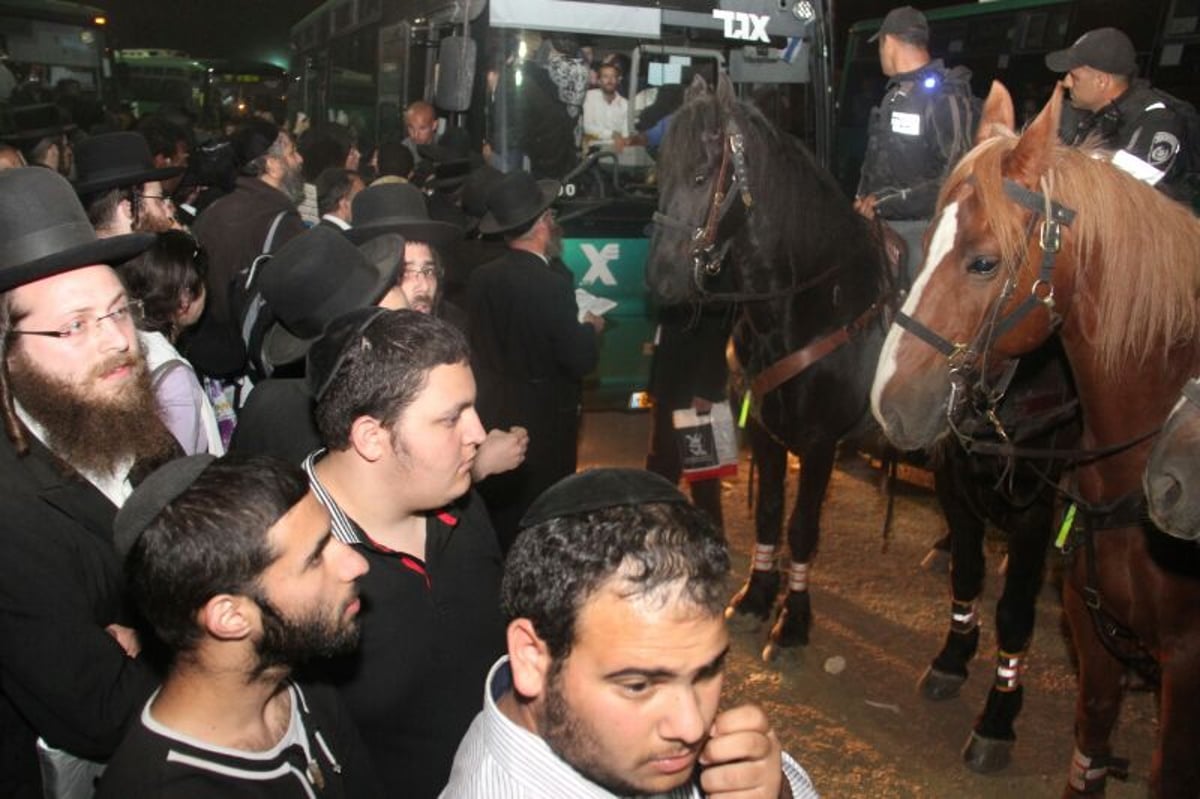 "ממתינים יותר משעתיים לאוטובוס ביציאה ממירון"