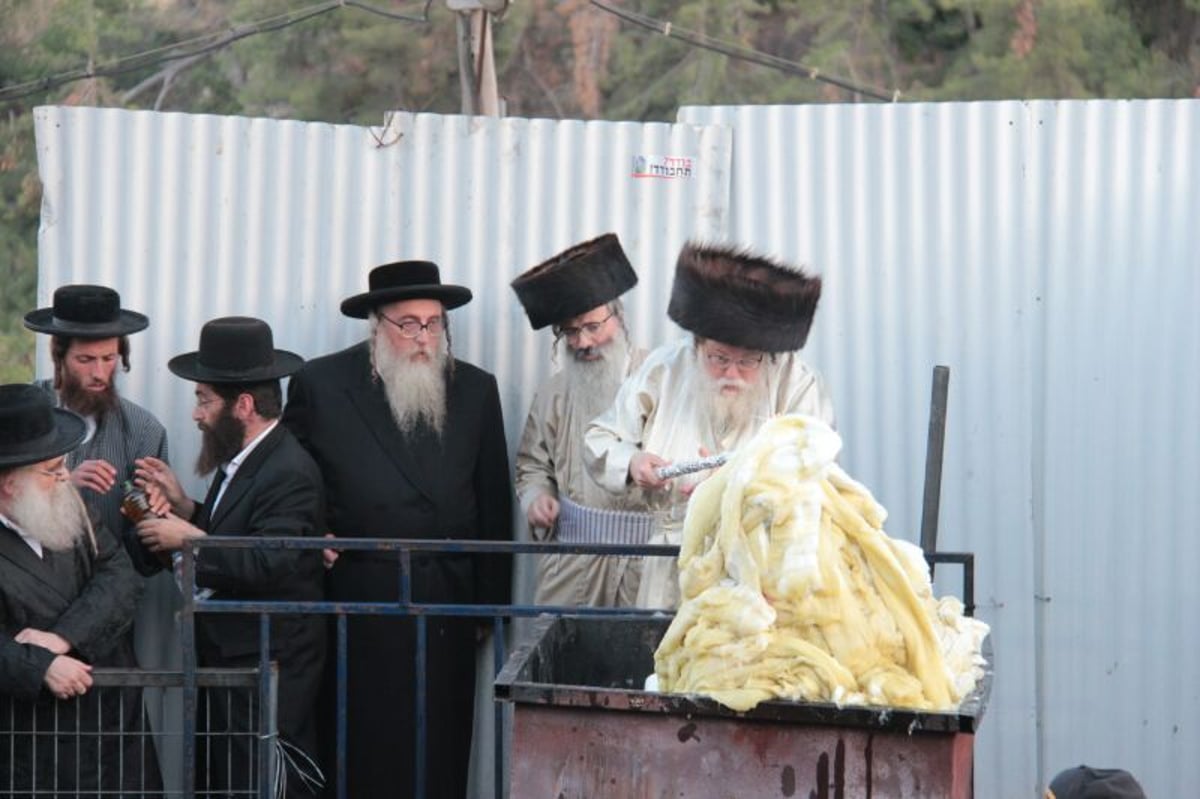 צפו: ההדלקה של תולדות אברהם יצחק במירון