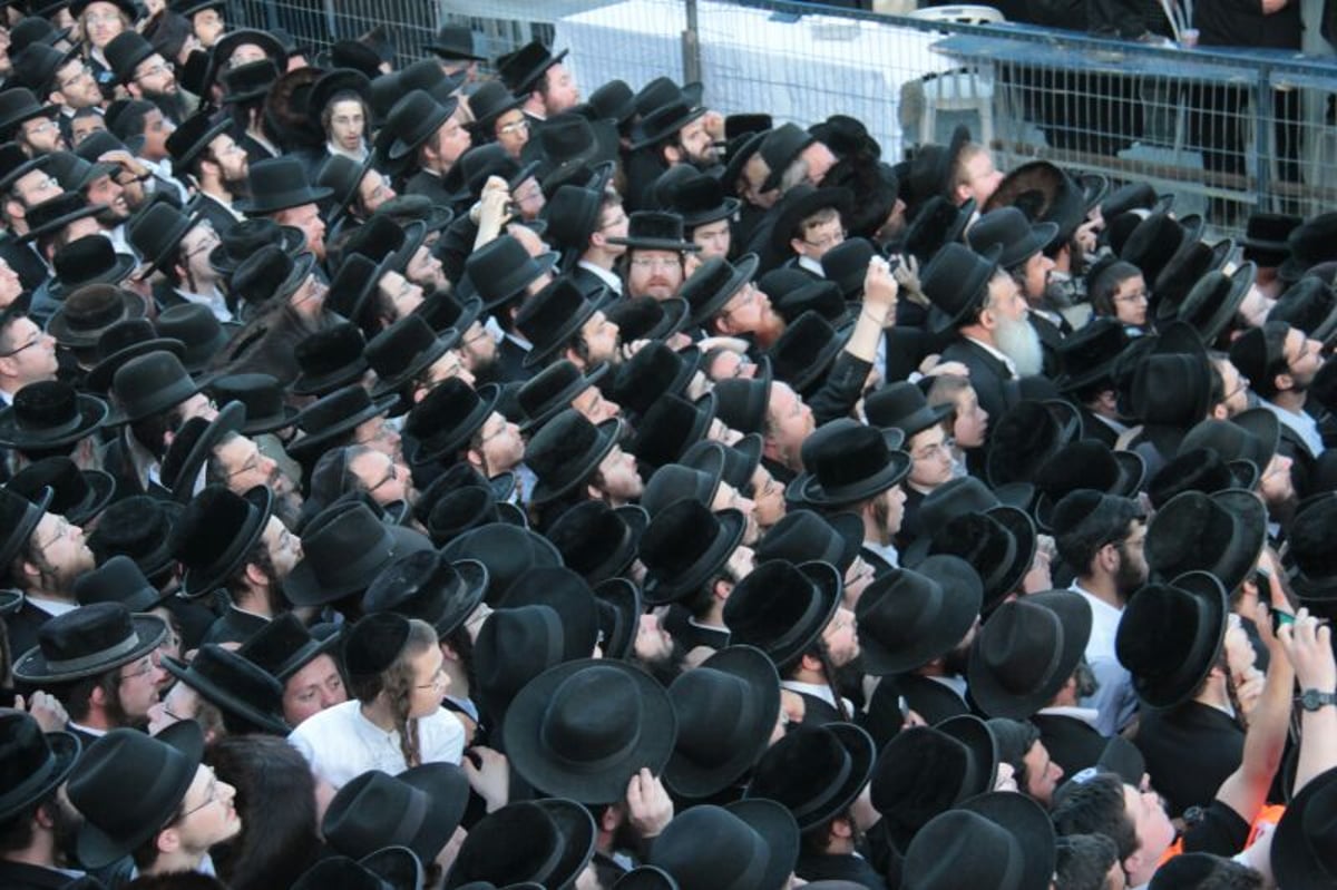 צפו: ההדלקה של תולדות אברהם יצחק במירון