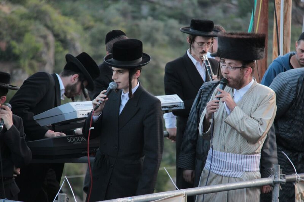 צפו: ההדלקה של תולדות אברהם יצחק במירון