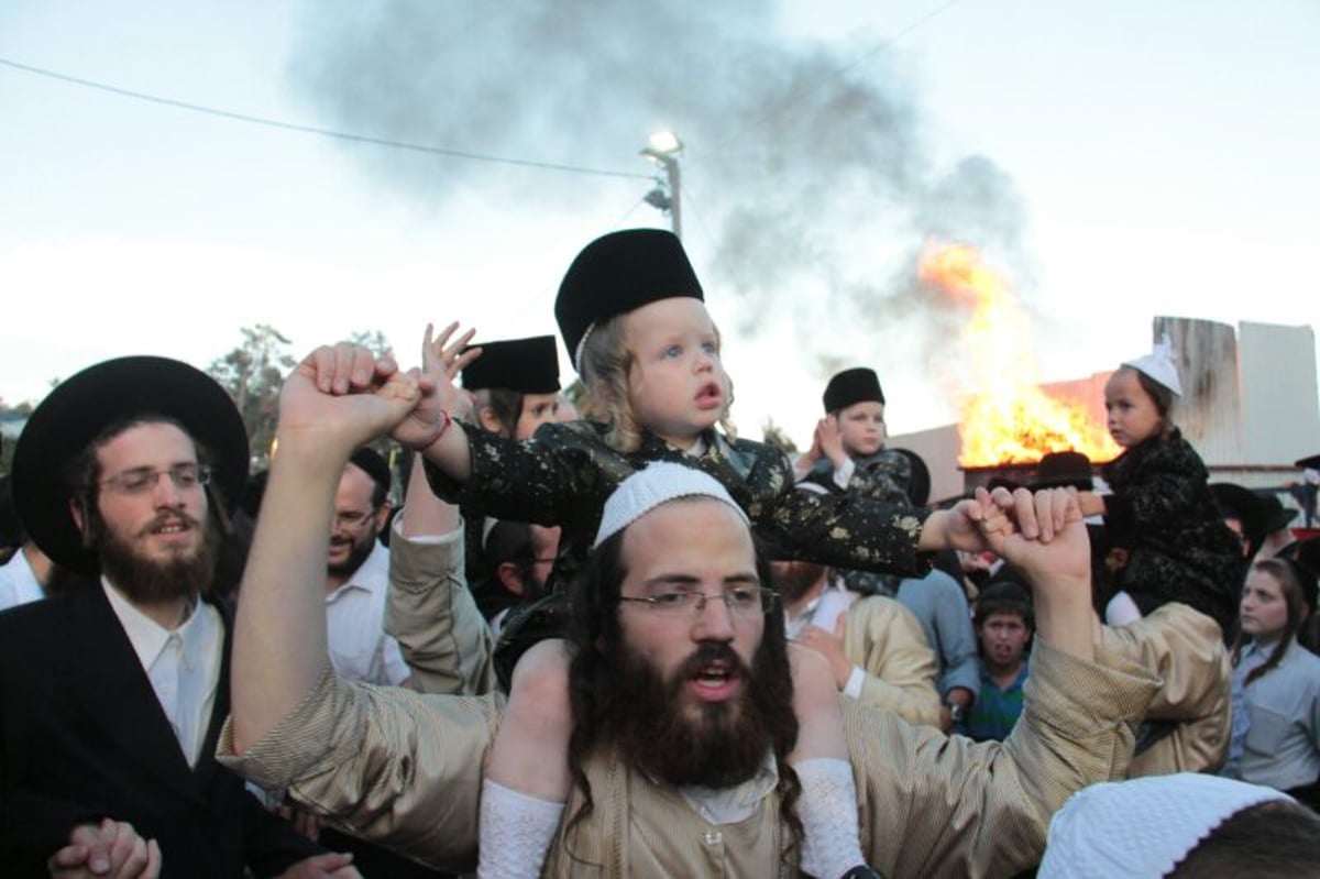 צפו: ההדלקה של תולדות אברהם יצחק במירון