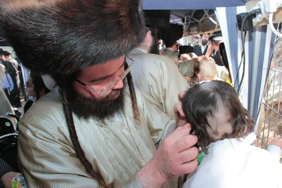 תיעוד:  גמ"ח "חלאקה" בציון הרשב"י במירון