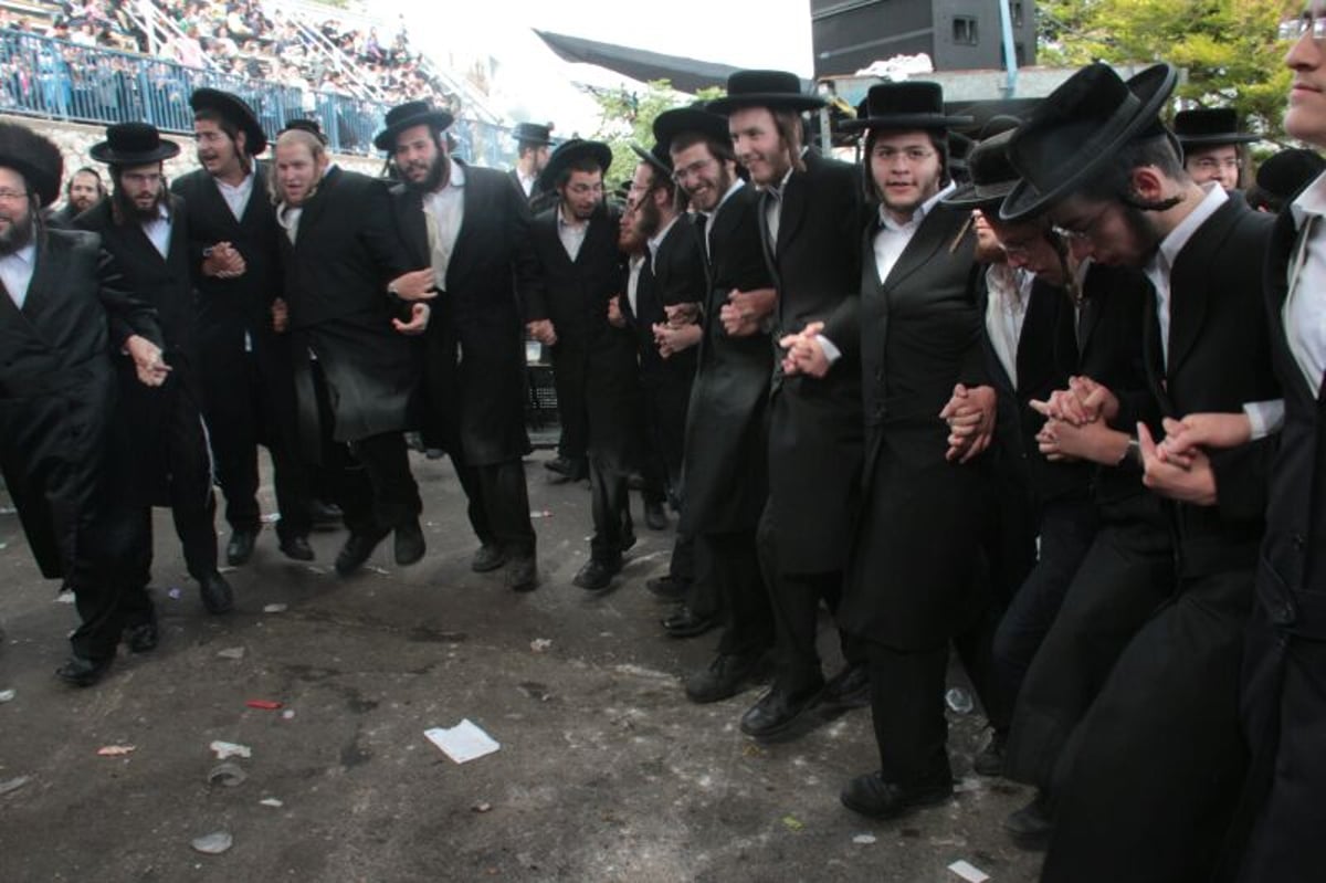 צפו בגלריה: ראש ישיבת "המתמידים" בחגיגות ל"ג בעומר