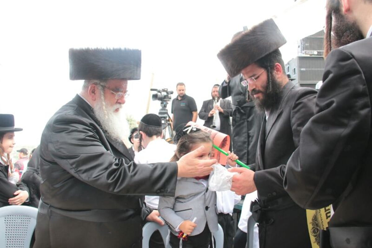 צפו בגלריה: ראש ישיבת "המתמידים" בחגיגות ל"ג בעומר