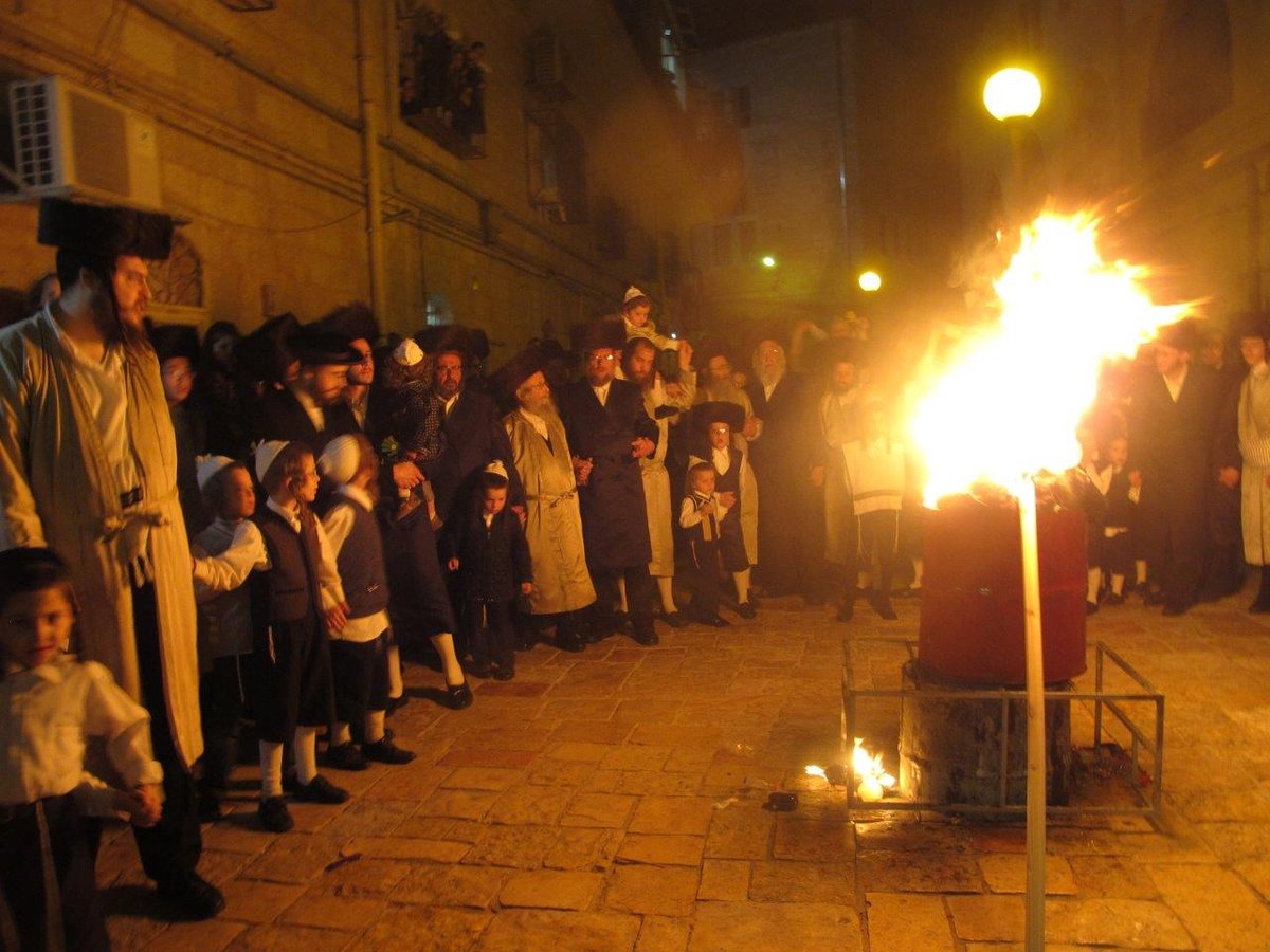 תיעוד משלוש הדלקות בירושלים: תולדות אברהם יצחק, תולדות אהרן וגאב"ד העדה