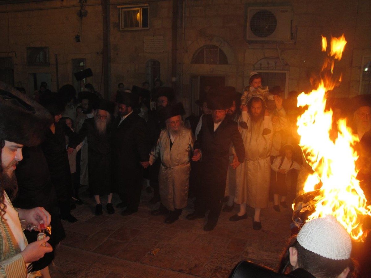 תיעוד משלוש הדלקות בירושלים: תולדות אברהם יצחק, תולדות אהרן וגאב"ד העדה