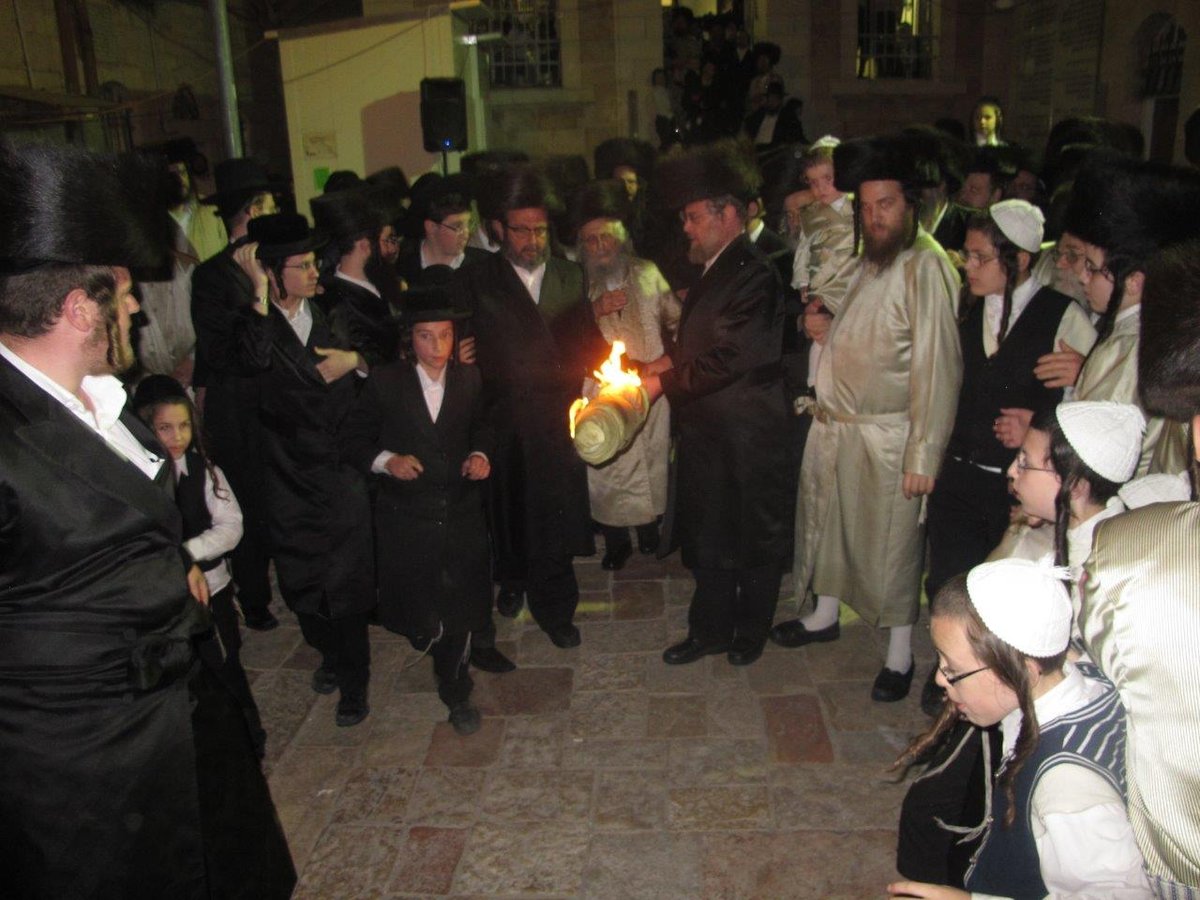 תיעוד משלוש הדלקות בירושלים: תולדות אברהם יצחק, תולדות אהרן וגאב"ד העדה