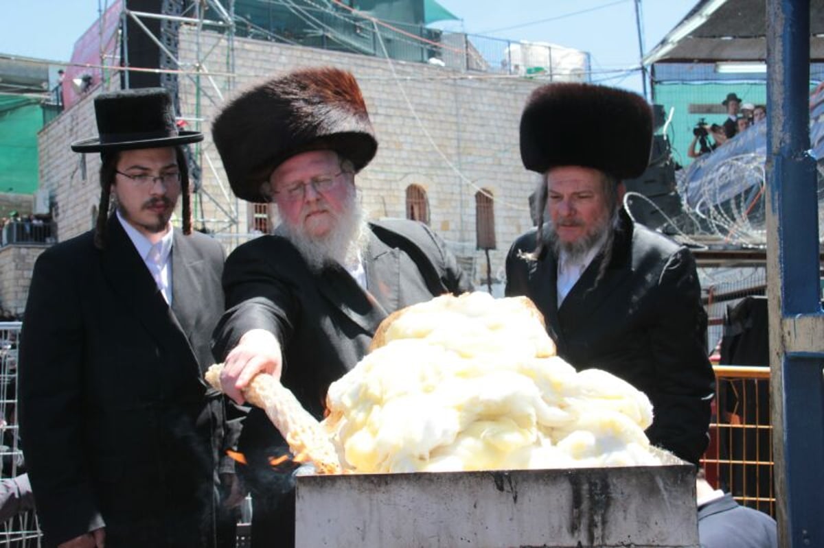 צפו: הדלקת האדמו"רים מסאסוב וקודינוב במירון