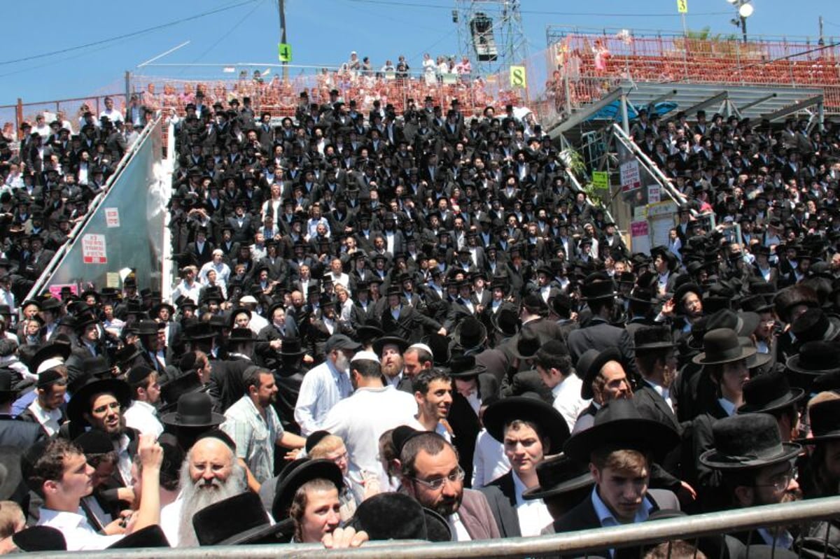 צפו: הדלקת האדמו"רים מסאסוב וקודינוב במירון