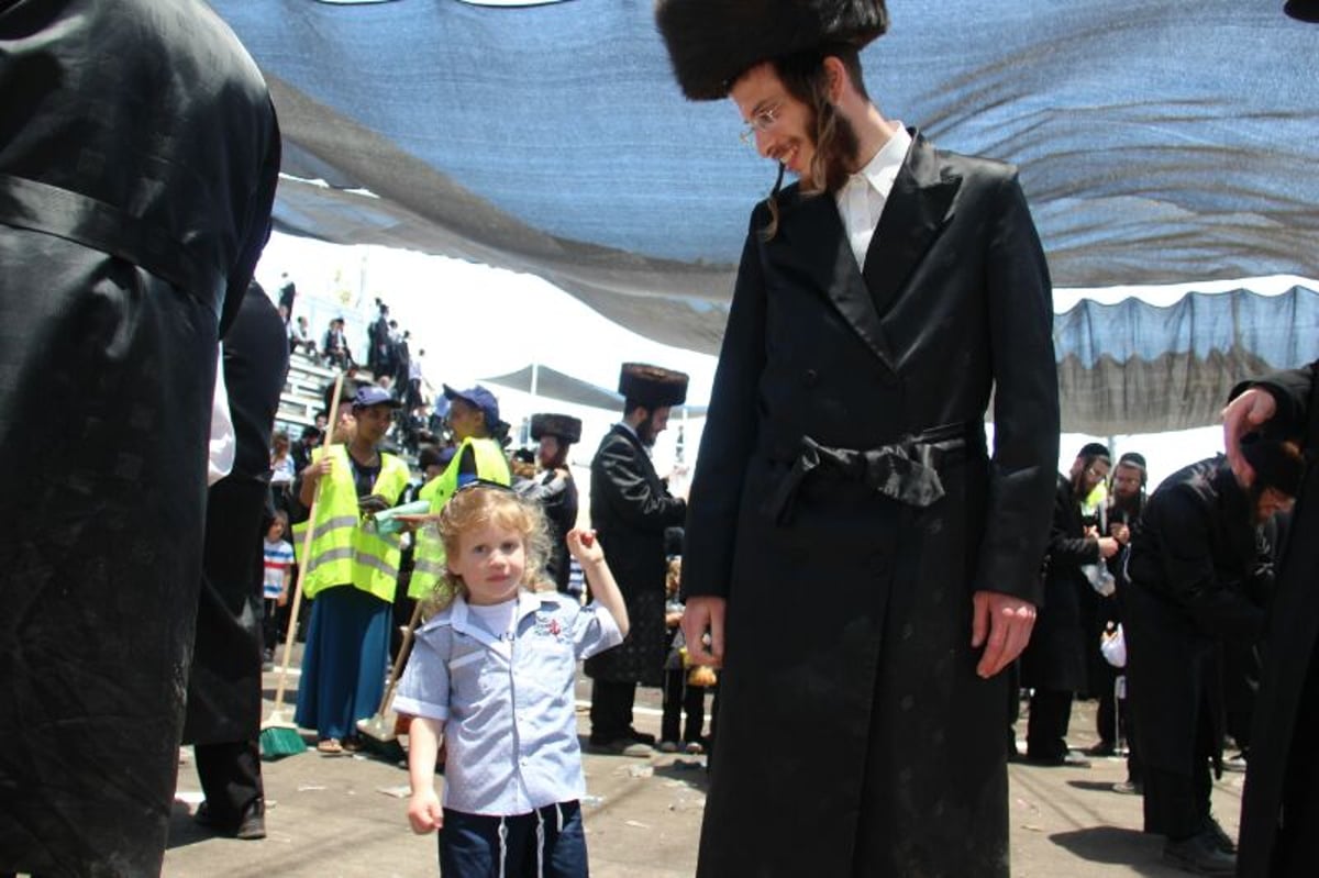 מרגש: ילדי החלאקה בציון הרשב"י במירון