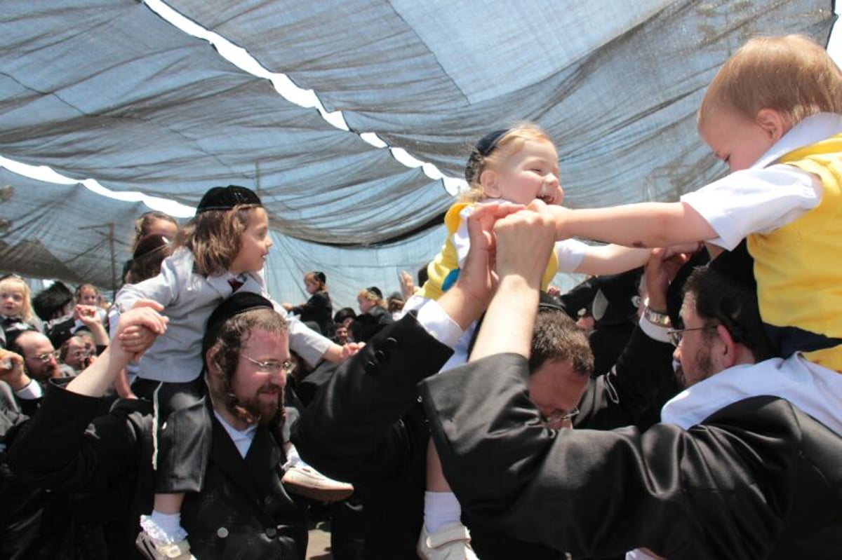 מרגש: ילדי החלאקה בציון הרשב"י במירון