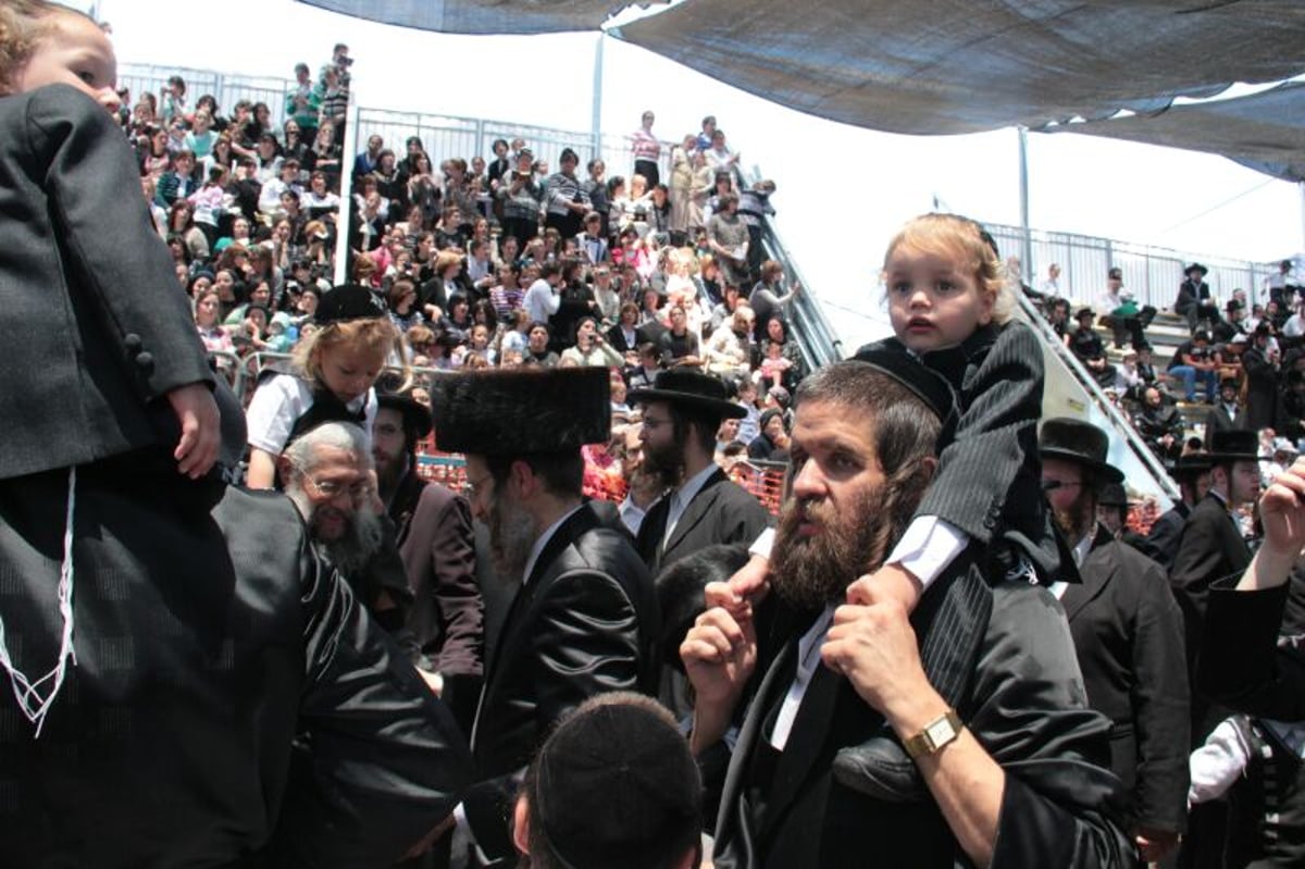 מרגש: ילדי החלאקה בציון הרשב"י במירון