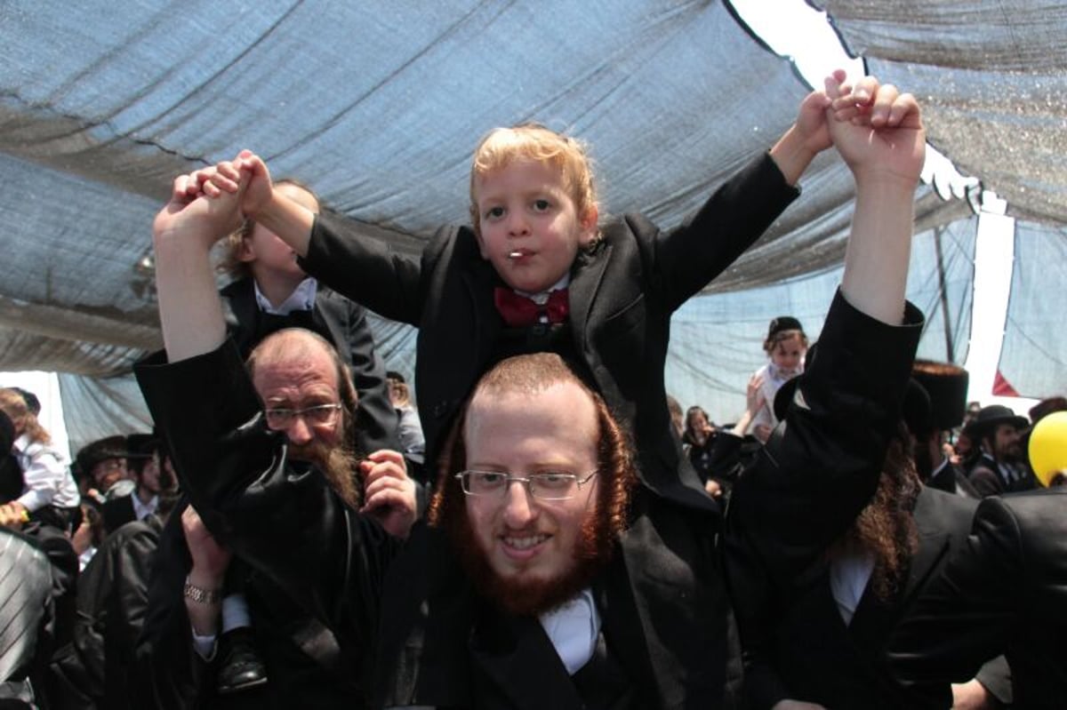 מרגש: ילדי החלאקה בציון הרשב"י במירון