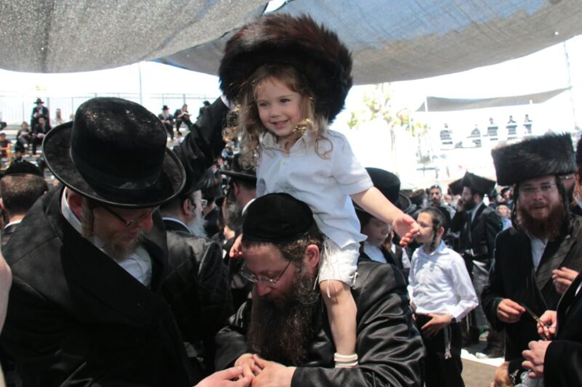 מרגש: ילדי החלאקה בציון הרשב"י במירון