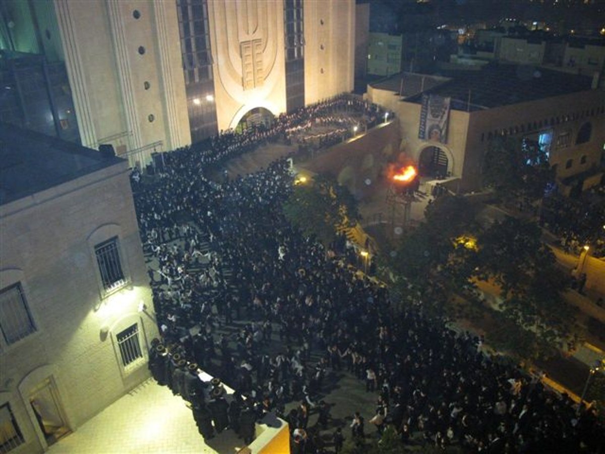 גלריה: ההדלקה של האדמו"ר מבעלזא