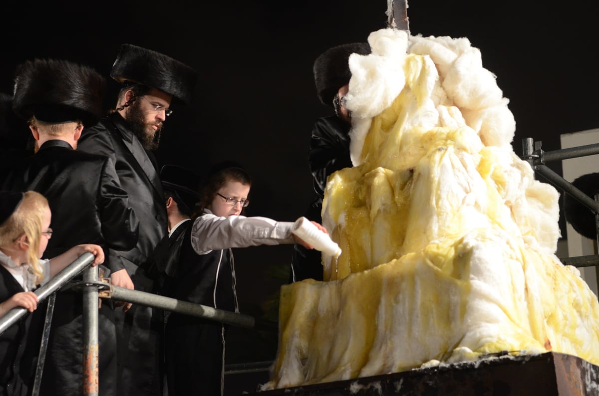 תיעוד ענק: ההדלקה של האדמו"ר מצאנז