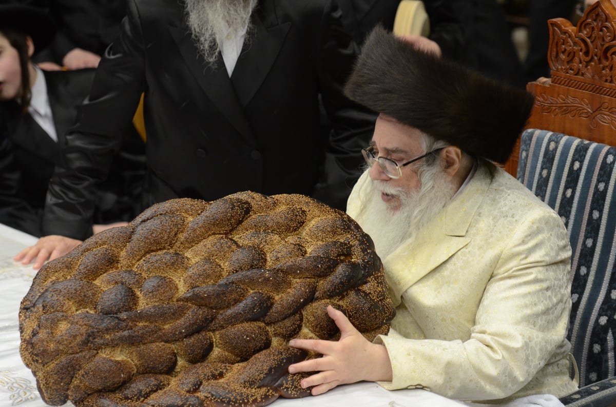 תיעוד ענק: ההדלקה של האדמו"ר מצאנז