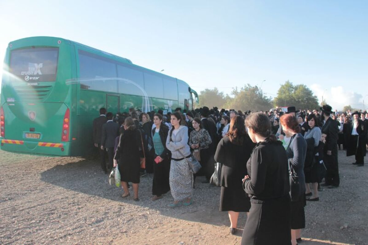 התנועה זורמת אך עומסים בחניוני האוטובוסים ובצפת