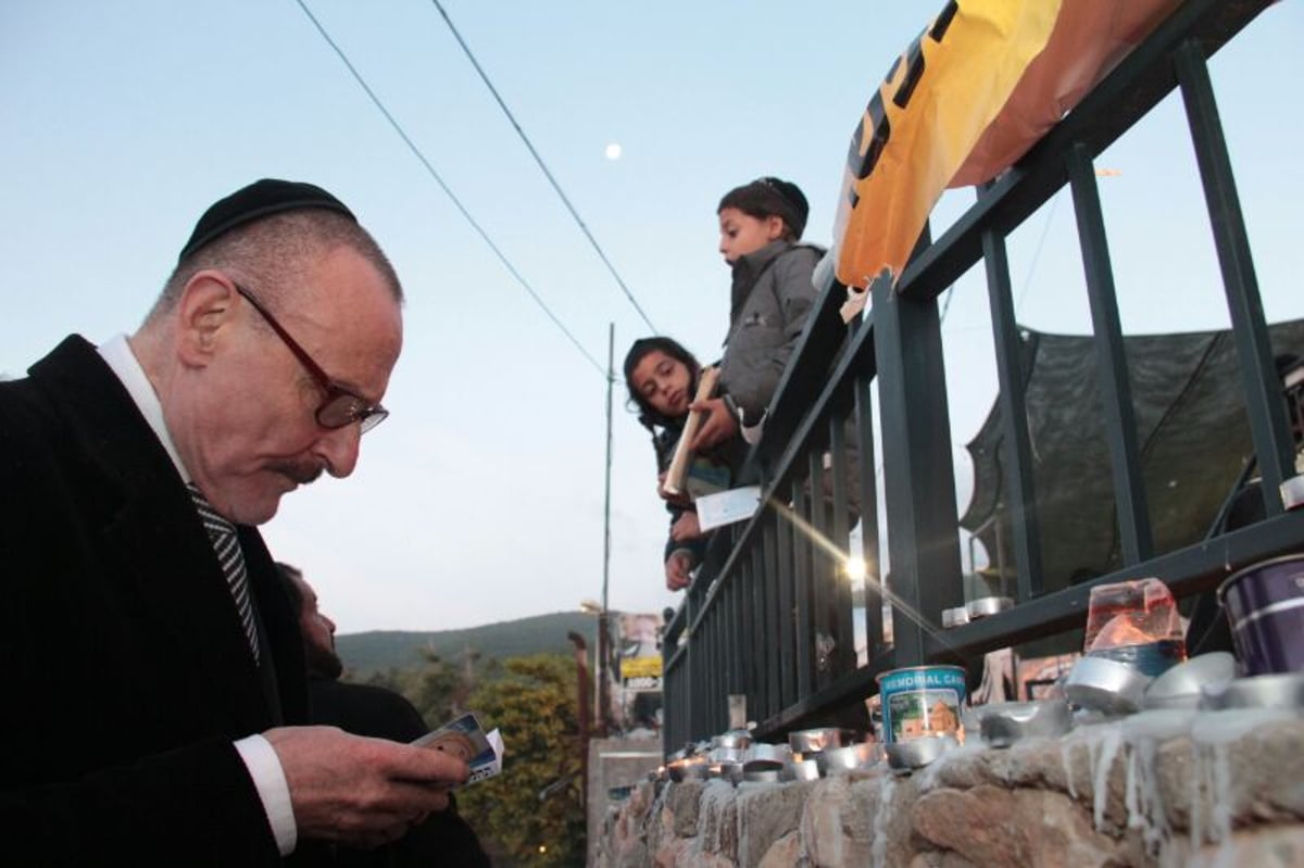 תיעוד ענק: תפילת שחרית סמוך לציון הרשב"י במירון