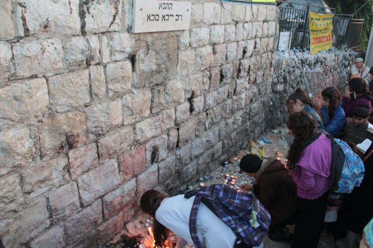 תיעוד ענק: תפילת שחרית סמוך לציון הרשב"י במירון