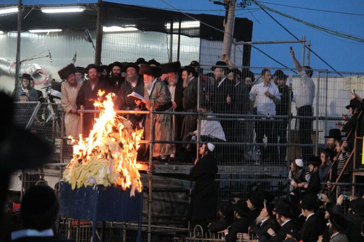 ההדלקה של האדמו"ר מתולדות אהרן  במירון • גלריה