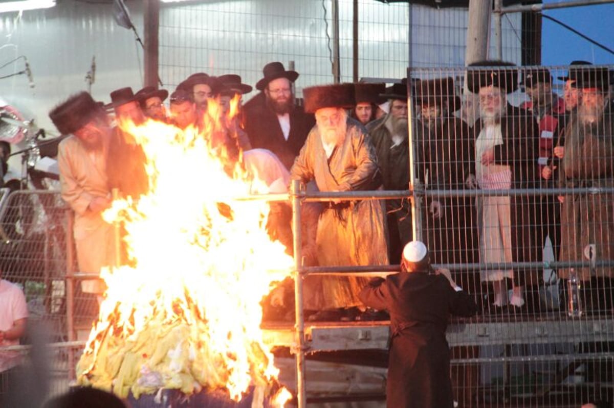 ההדלקה של האדמו"ר מתולדות אהרן  במירון • גלריה