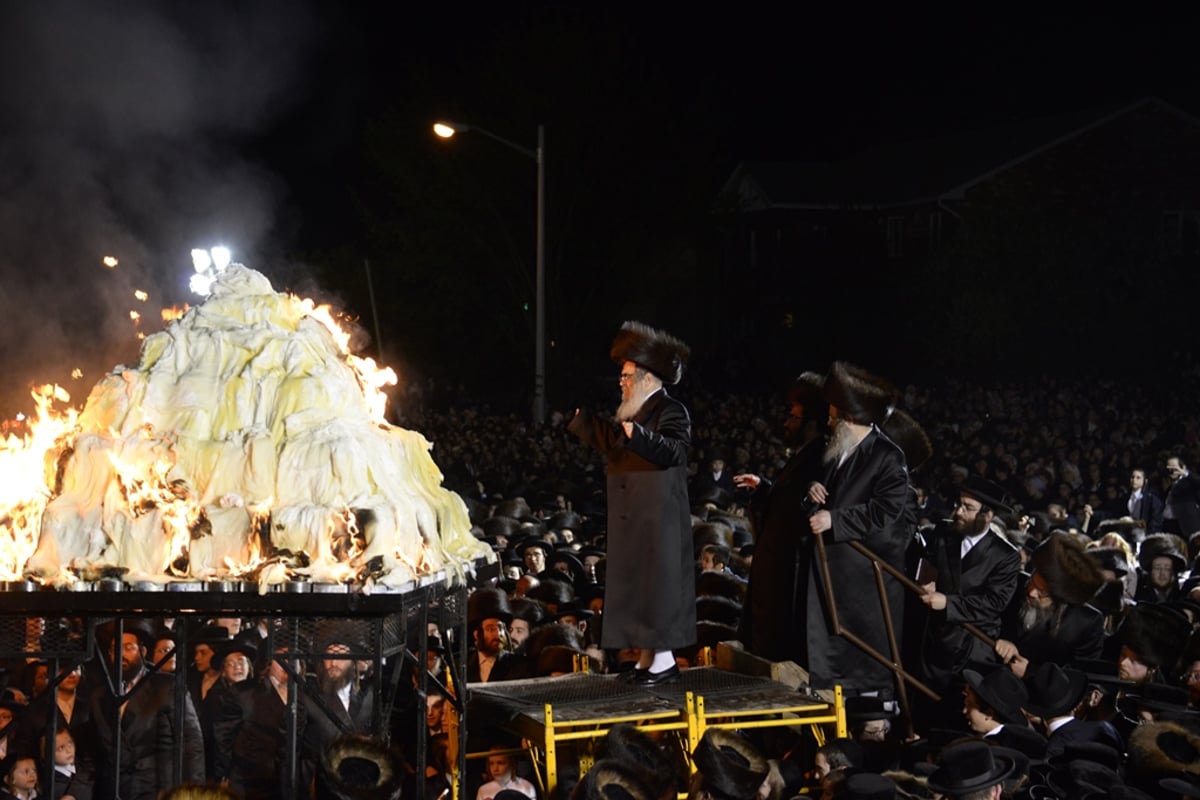 תיעוד מיוחד: למעלה מ-70 אלף איש בהדלקה הגדולה בעולם