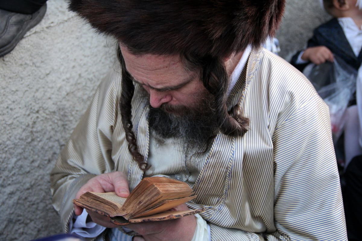 שעת נעילה בציון הרשב"י: צפו בהדלקה הגדולה ביותר