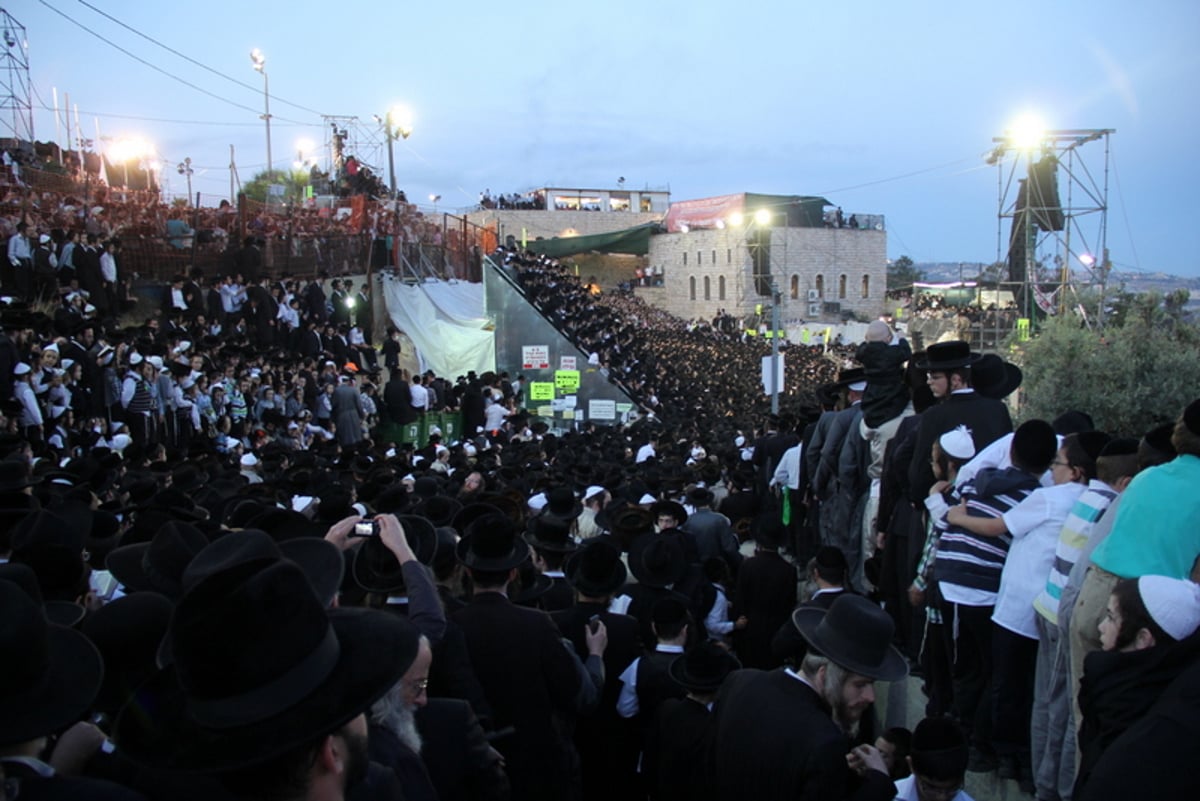 שעת נעילה בציון הרשב"י: צפו בהדלקה הגדולה ביותר