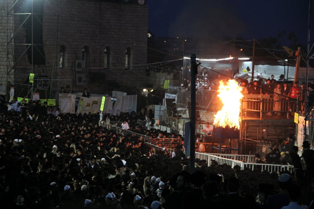 שעת נעילה בציון הרשב"י: צפו בהדלקה הגדולה ביותר