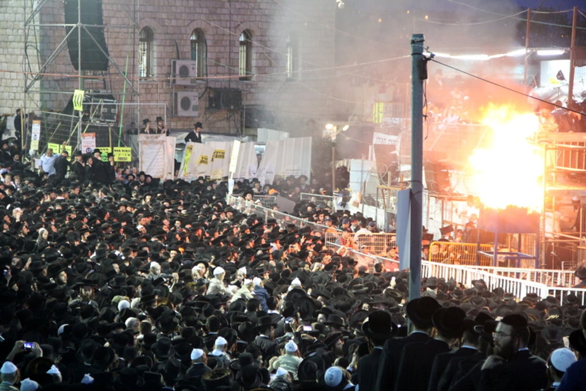 שעת נעילה בציון הרשב"י: צפו בהדלקה הגדולה ביותר