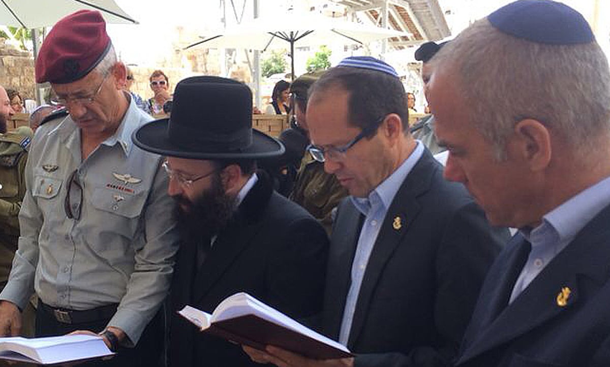 נושאים תפילה. הרמטכ"ל, רב הכותל וראש העיר