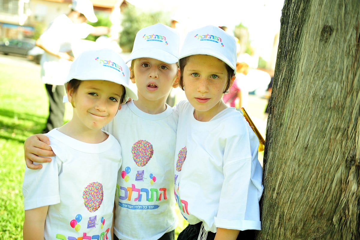 צפו בגלרית ענק: תהלוכת חב"ד בנתניה וביהוד