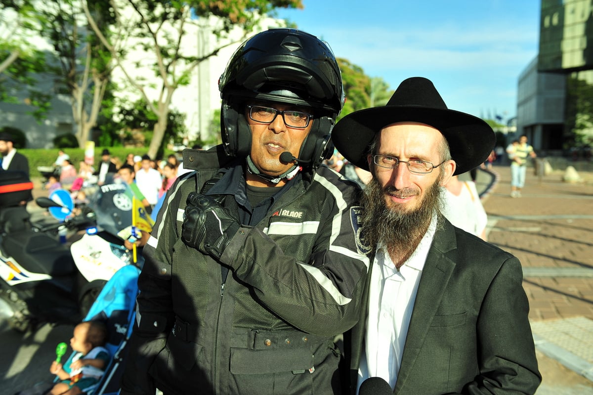 צפו בגלרית ענק: תהלוכת חב"ד בנתניה וביהוד