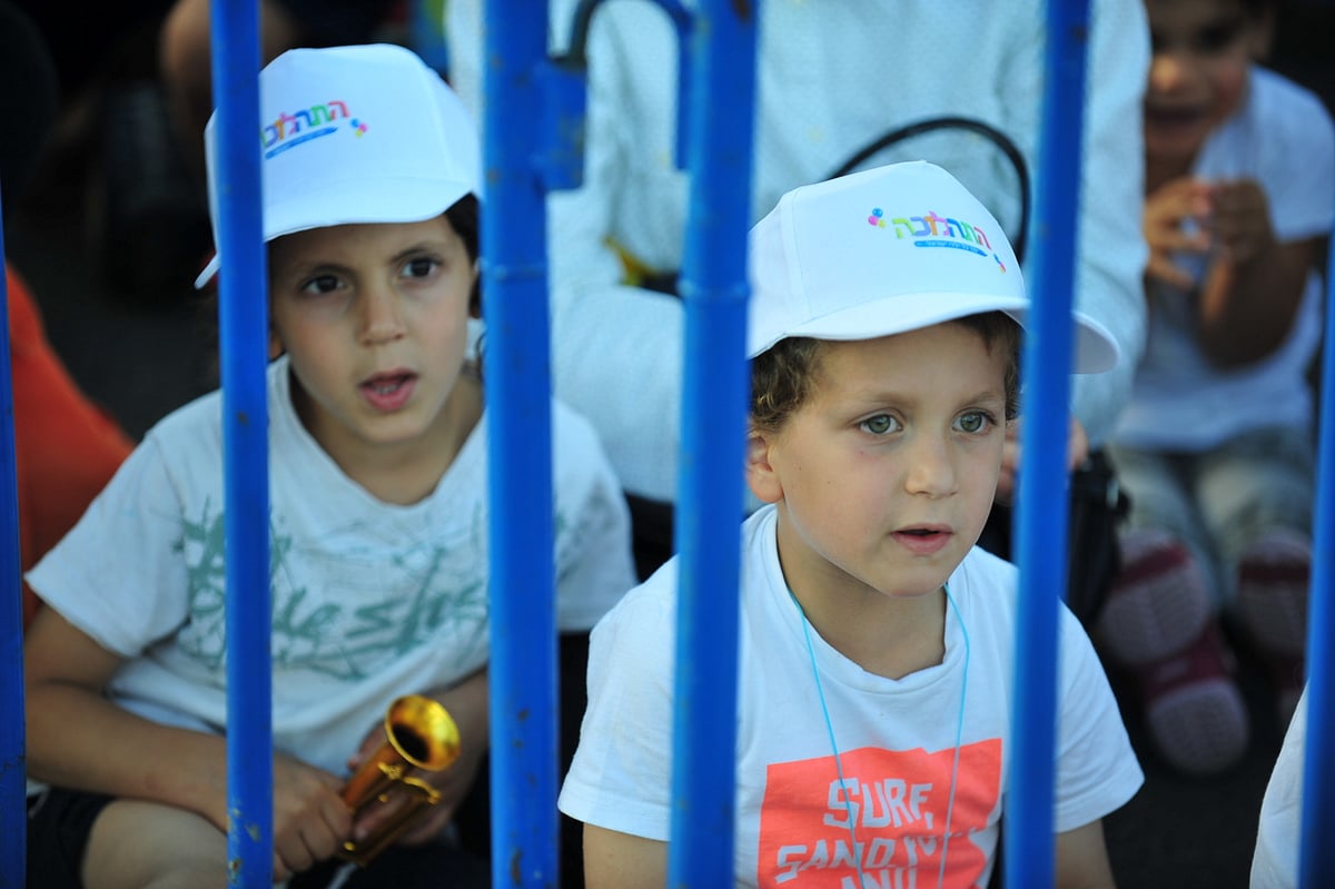 צפו בגלרית ענק: תהלוכת חב"ד בנתניה וביהוד