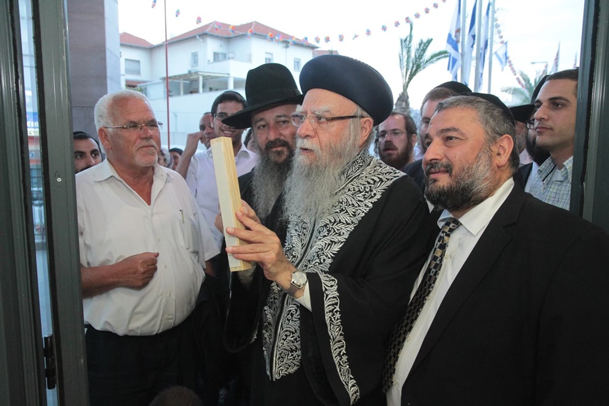 גלריה: הכנסת ספר תורה לבית הכנסת בעיריית בית שמש