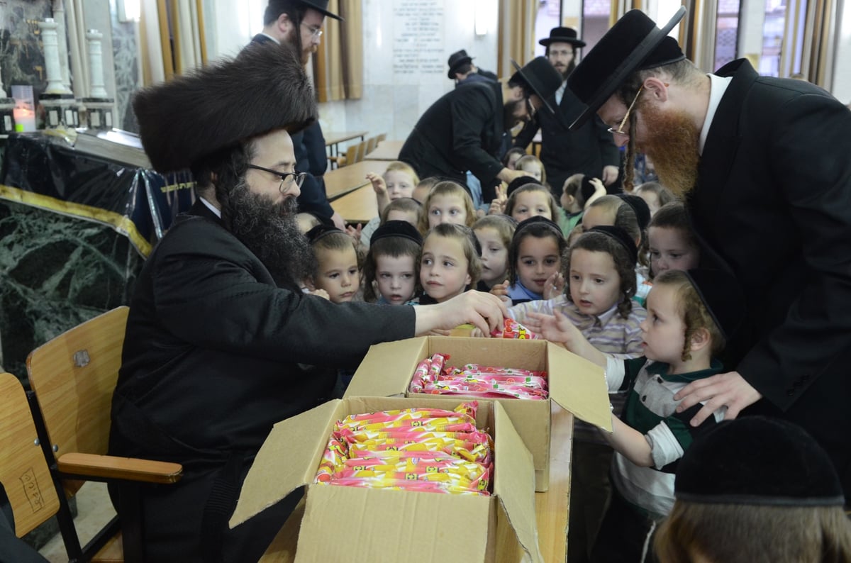 גלריה: מעמד ה'קרישמע ליינען' בסאטמר, לנין האדמו"ר מויז'ניץ