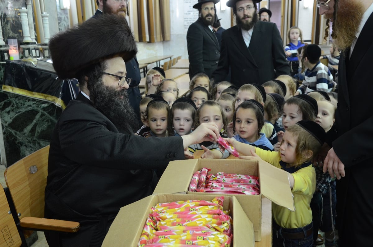 גלריה: מעמד ה'קרישמע ליינען' בסאטמר, לנין האדמו"ר מויז'ניץ