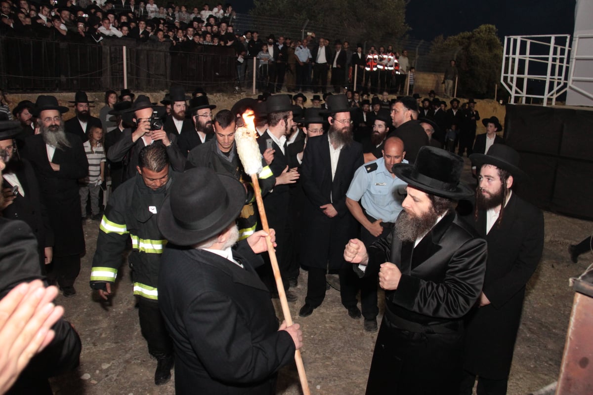 אלפים חגגו בהילולת שמואל הנביא • גלריה