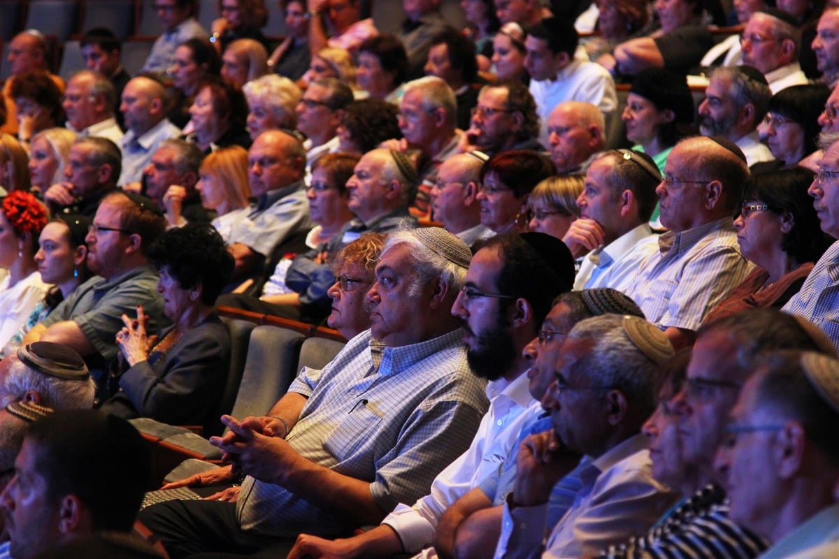 צפו: הלפגט ורזאל עם "ירושלים של זהב" בקונצרט "לך ירושלים" • וידאו וגלריה