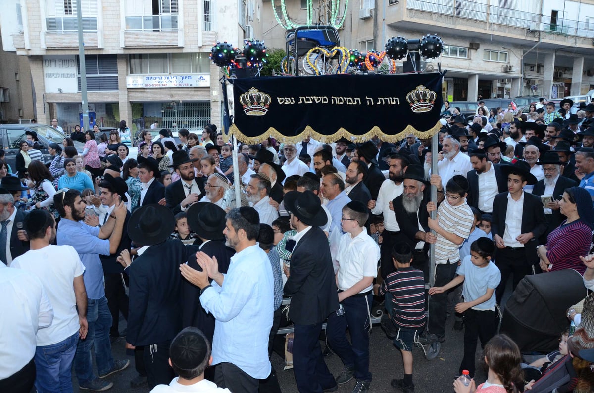 הכנסת ספר תורה לע"נ המקובל הגר"נ פרץ זצ"ל