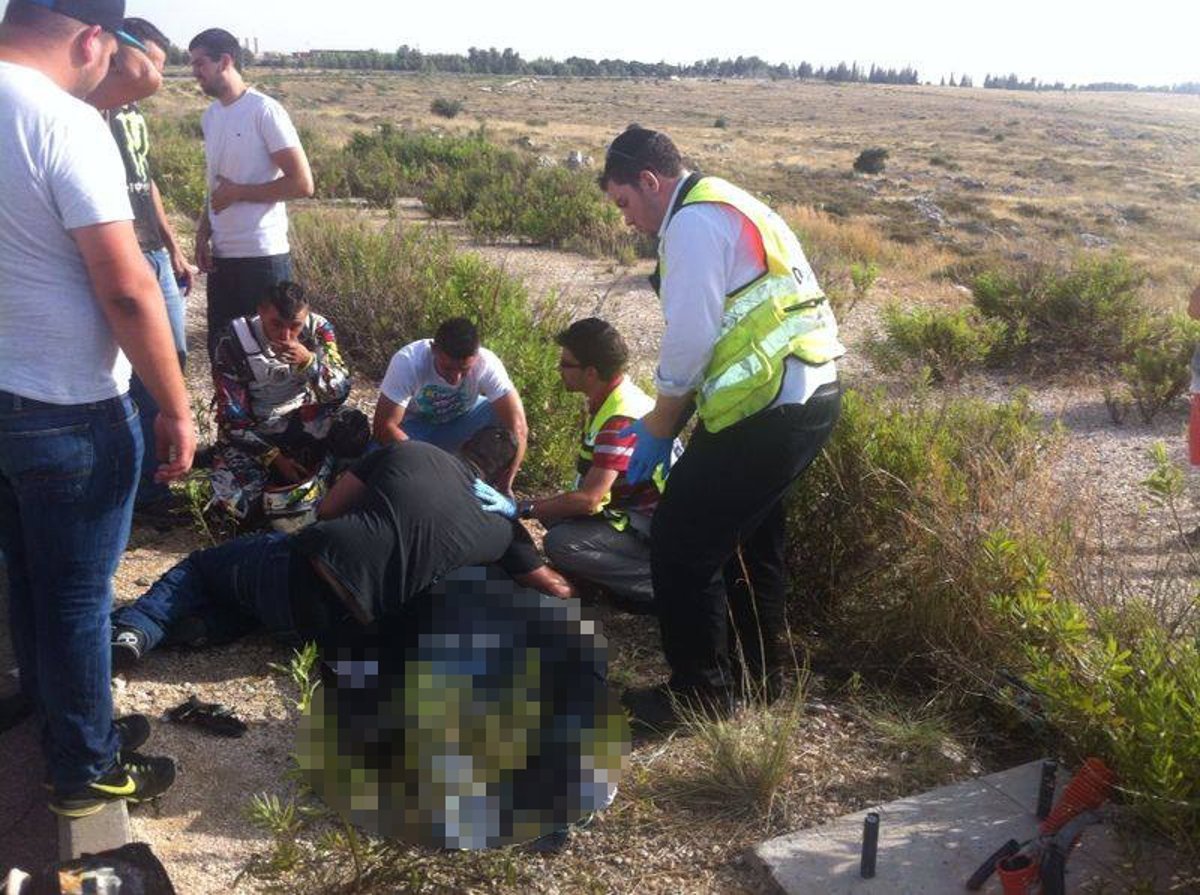 מצמרר: נפרד בחיבוק מגופת חברו שנהרג בתאונת אופנוע