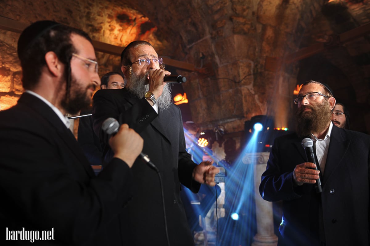 חגיגה בכותל: המפכ"ל והרב עמאר חגגו עם גנאדי בוגלובוב
