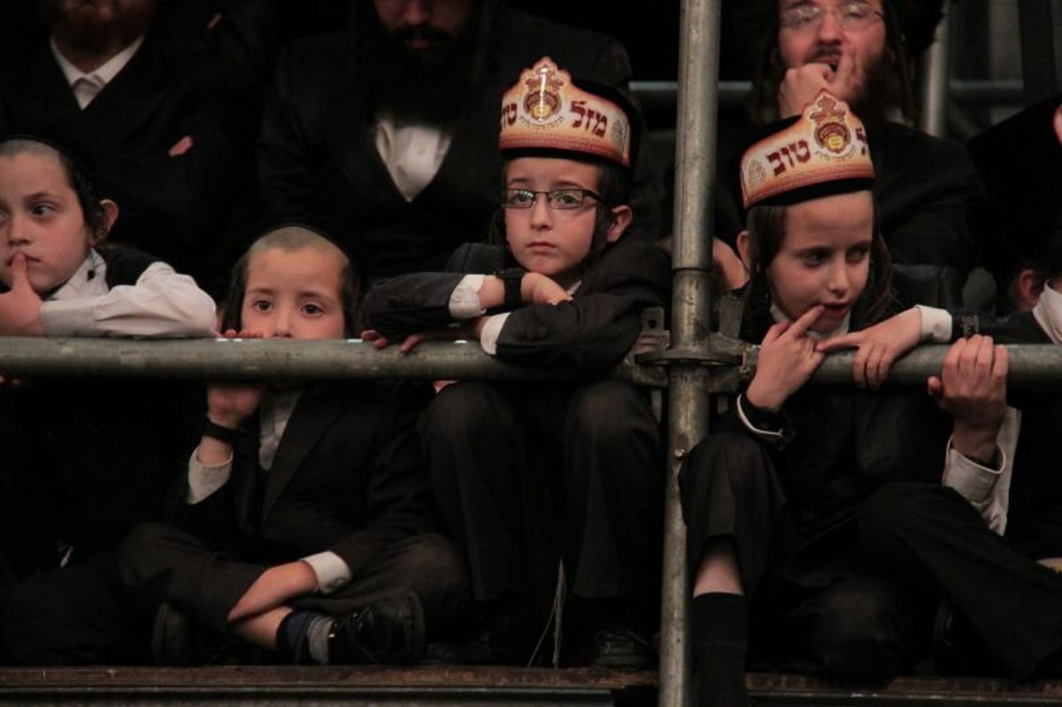 לקראת החתונה: שמחת ה"פארשפיל" בחסידות בעלזא • גלריה