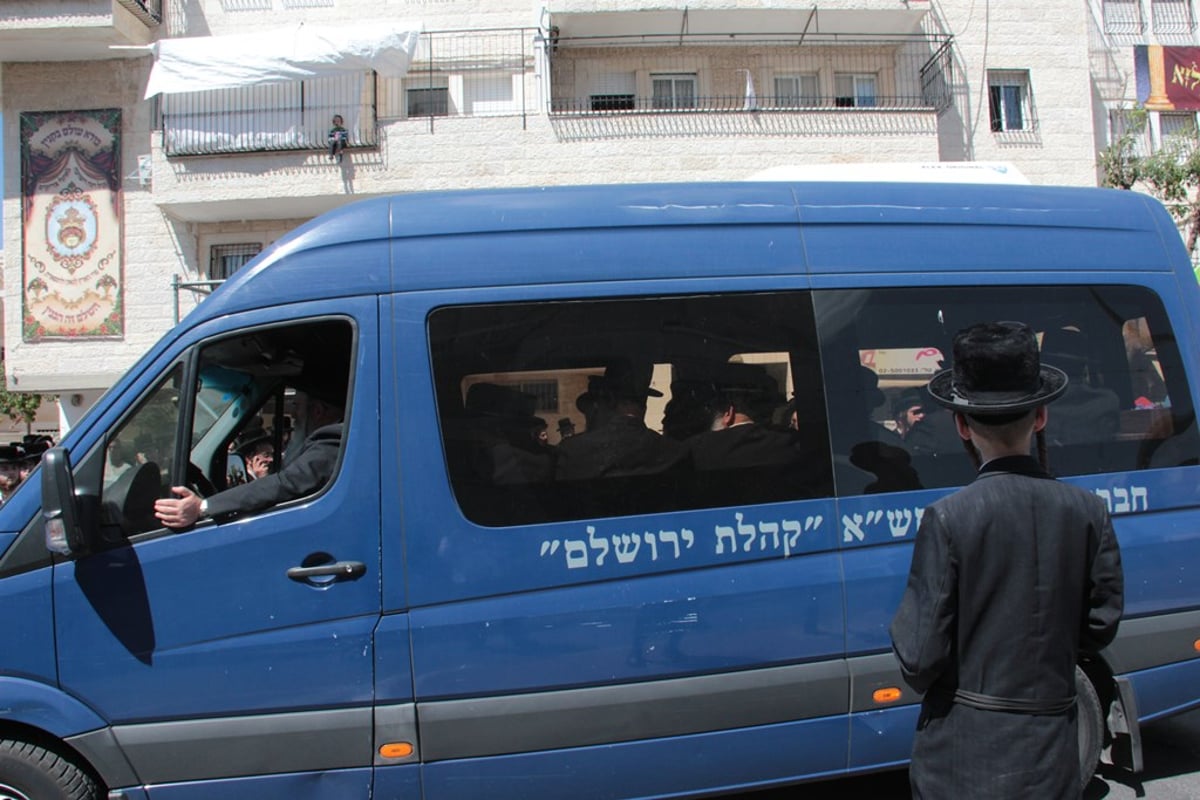 תיעוד כואב: קהל רב בהלווית הרב יוסף וינד ז"ל