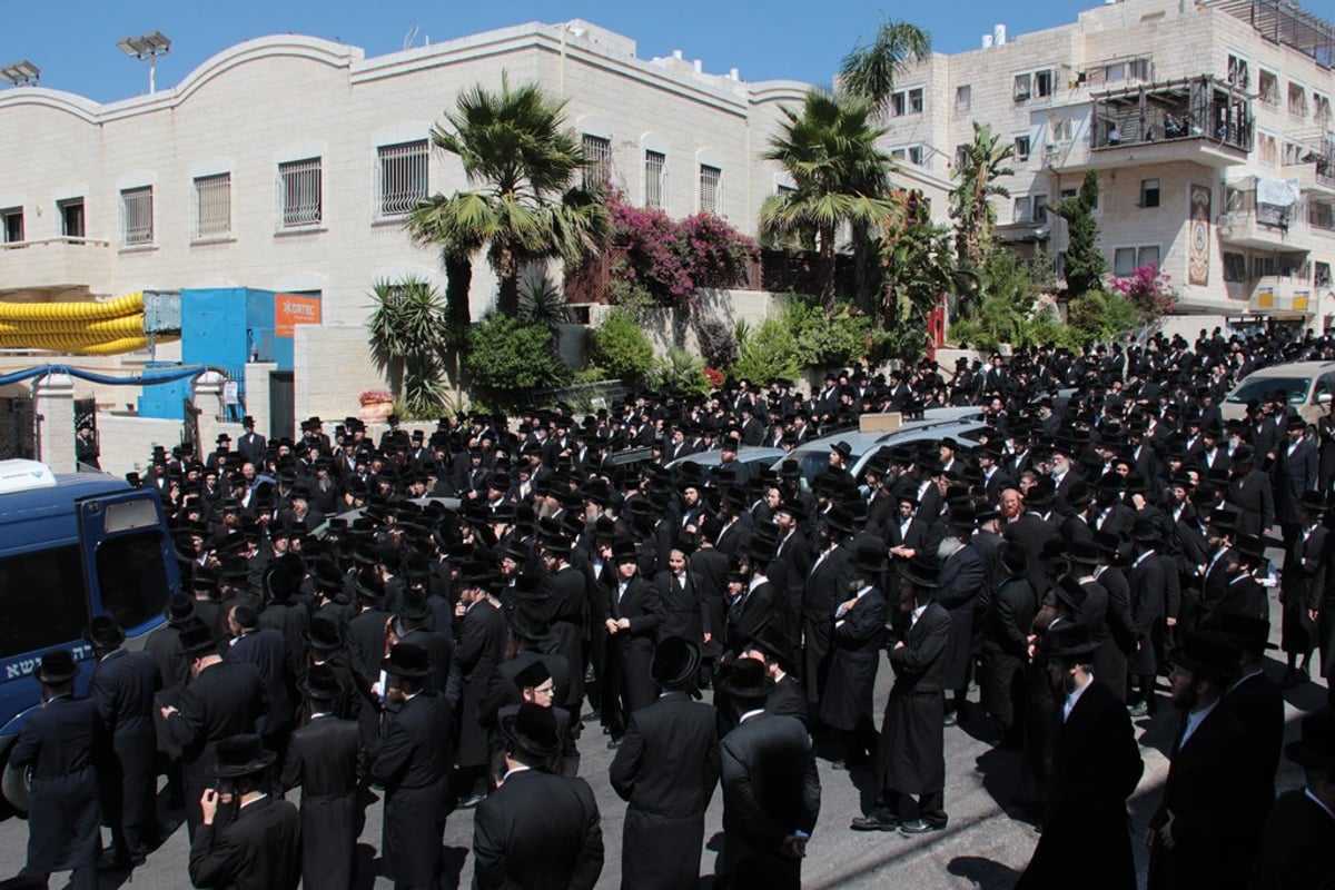 תיעוד כואב: קהל רב בהלווית הרב יוסף וינד ז"ל