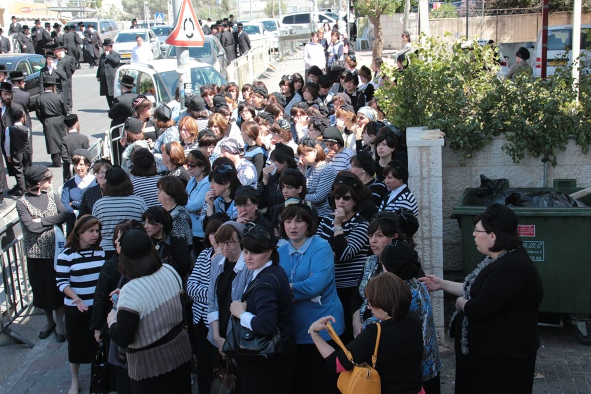 תיעוד כואב: קהל רב בהלווית הרב יוסף וינד ז"ל