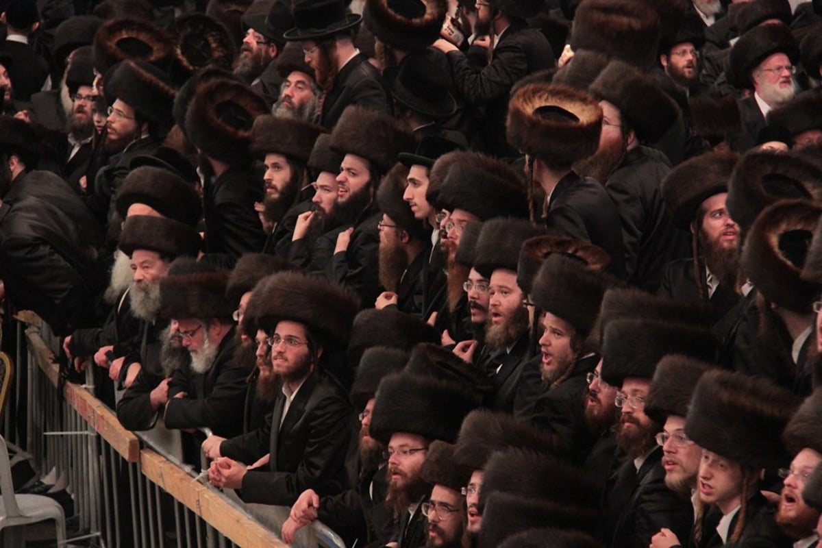 רגע לפני האסון: צפו ב'מצווה טאנץ' בשמחת בעלזא